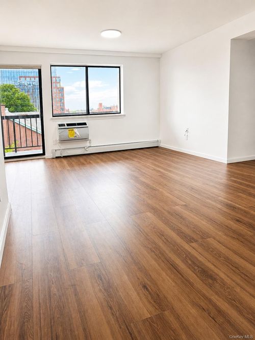 3h-13675 37th Ave, Flushing, NY, 11354-4127 | Card Image