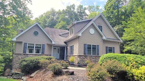201 Garfield Ln, East Stroudsburg, PA, 18301-7958 | Card Image