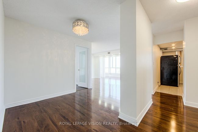 404 - 145 Hillcrest Ave, Condo with 3 bedrooms, 2 bathrooms and null parking in Mississauga ON | Image 6