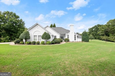 4706 Bedford Glenn, House other with 3 bedrooms, 2 bathrooms and 2 parking in Flowery Branch GA | Image 3