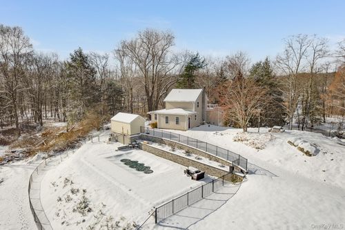 104 S Quaker Ln, Hyde Park, NY, 12538-2704 | Card Image