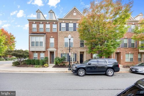 8883 Cherry St, MANASSAS, VA, 20110-5161 | Card Image