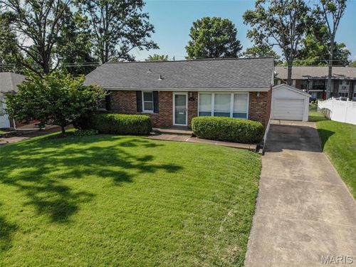 8932 Ione Ln, Affton, MO, 63123-6424 | Card Image