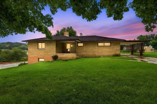 824 Brown St, Jackson, MN, 56143-1010 | Card Image