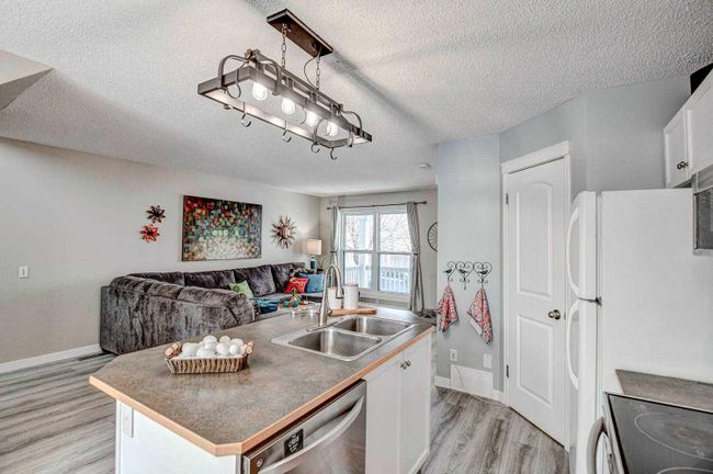 93 Prestwick Rise Se, Home with 3 bedrooms, 1 bathrooms and 2 parking in Calgary AB | Image 11