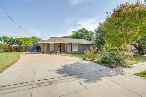 204 W Northern Ave, Saginaw, TX, 76179-1324 | Card Image