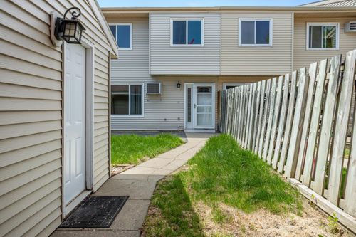 2260 30 1/2 Avenue S, Fargo, ND, 58103 | Card Image