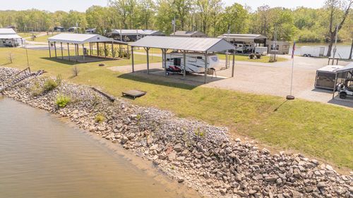 885 River Front Dr, Clifton, TN, 38425-2507 | Card Image