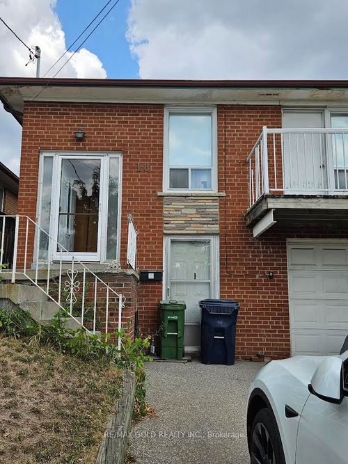 18 Primula Cres, North York, ON, M9L1K1 | Card Image