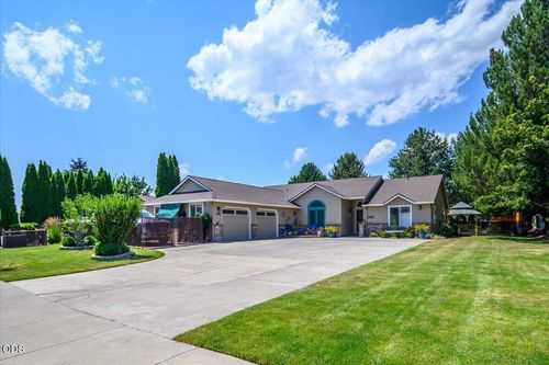 3715 Sw Gene Sarazan Dr, Redmond, OR, 97756-7403 | Card Image