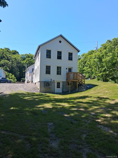 11 Cedar Dr, Hyde Park, NY, 12538-2103 | Card Image