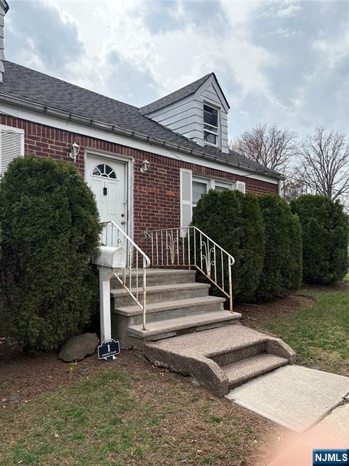 137 Oakland St, Englewood, NJ, 07631-1542 | Card Image