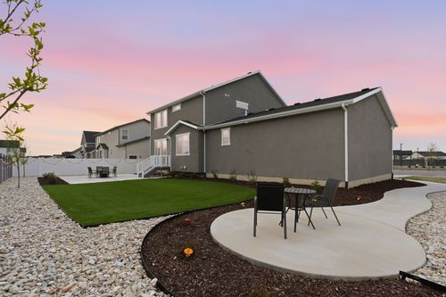 3233 W 2500 N, Clinton, UT, 84015-7143 | Card Image