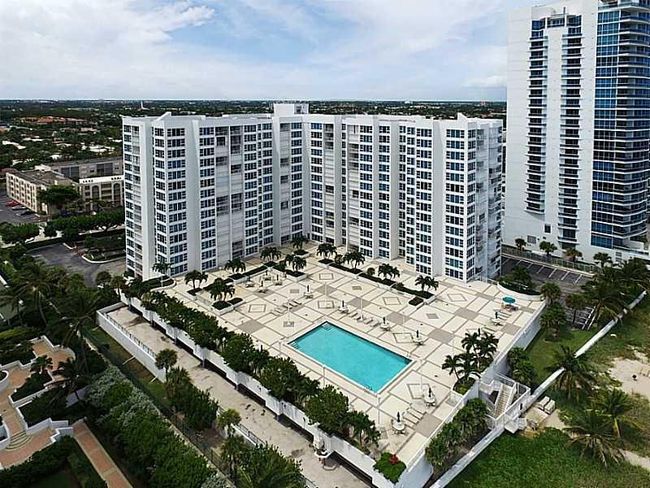 AERIAL PHOTO POOL | Image 8