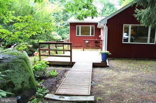 1068 Magazine Rd, GREEN LANE, PA, 18054-2232 | Card Image