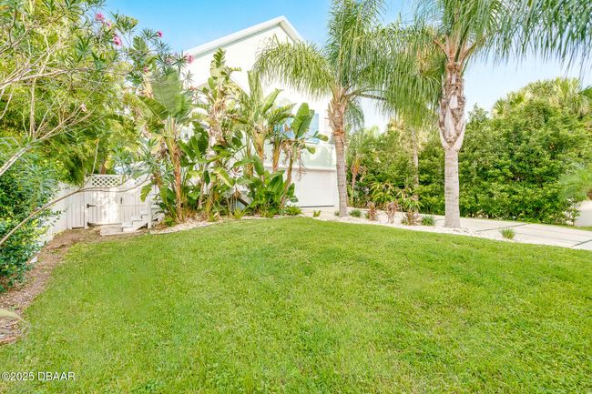 FRONT LAWN | Image 54