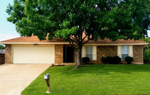 3816 Wrentham Dr, Arlington, TX, 76016-2745 | Card Image