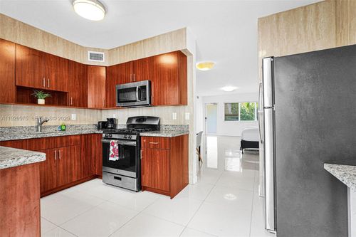 apt-2-1035 94th St, Bay Harbor Islands, FL, 33154-2381 | Card Image