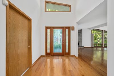 Solid Hardwood Floors and Vaulted Ceilings with Sk | Image 3