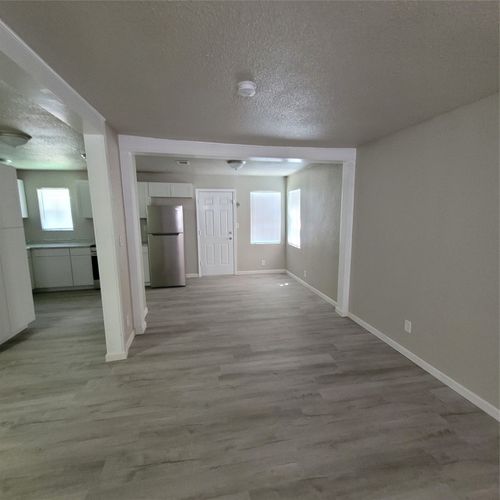 209 W Purdom Ave, Alvarado, TX, 76009-3850 | Card Image