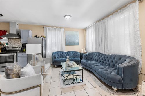 1031 E 216th St, Bronx, NY, 10469-1206 | Card Image