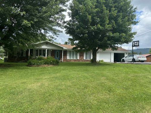 695 Thru Dr, Pounding Mill, VA, 24637-4117 | Card Image