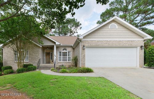 35 Bedford Cir, Pinehurst, NC, 28374-8862 | Card Image