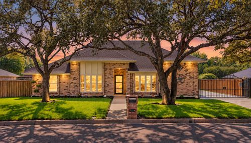 7104 Church Park Dr, Fort Worth, TX, 76133-6853 | Card Image