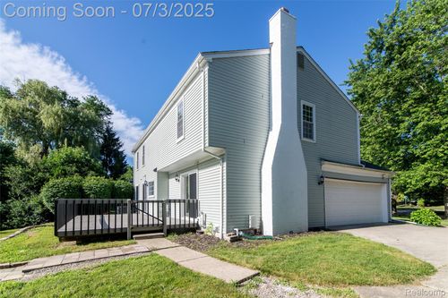 5587 Brompton Ct, West Bloomfield, MI, 48322-1469 | Card Image