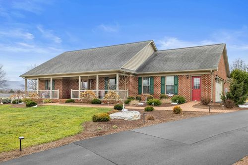 42 Lynn Cir, STUARTS DRAFT, VA, 24477-3333 | Card Image