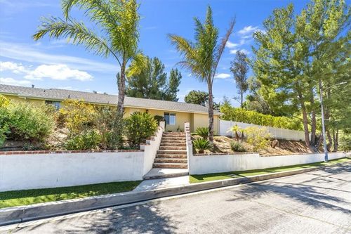 9056 Oswego St, Sunland, CA, 91040 | Card Image