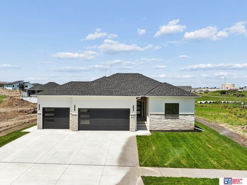 8100 Sasha Ave, Lincoln, NE, 68516 | Card Image