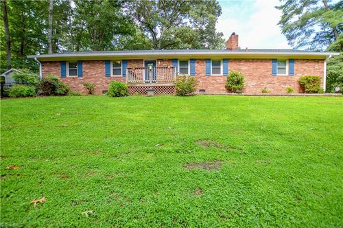 1507 Overlook Dr, Wilkesboro, NC, 28697-2609 | Card Image