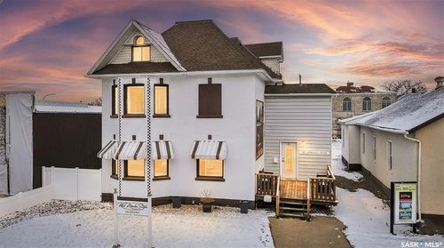 {{alt}} | Card Image