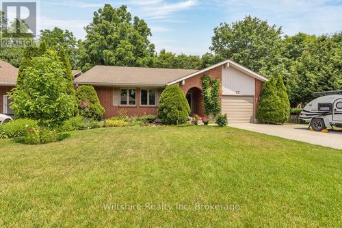 27 Clear Valley Dr, Tillsonburg, ON, N4G4Y7 | Card Image