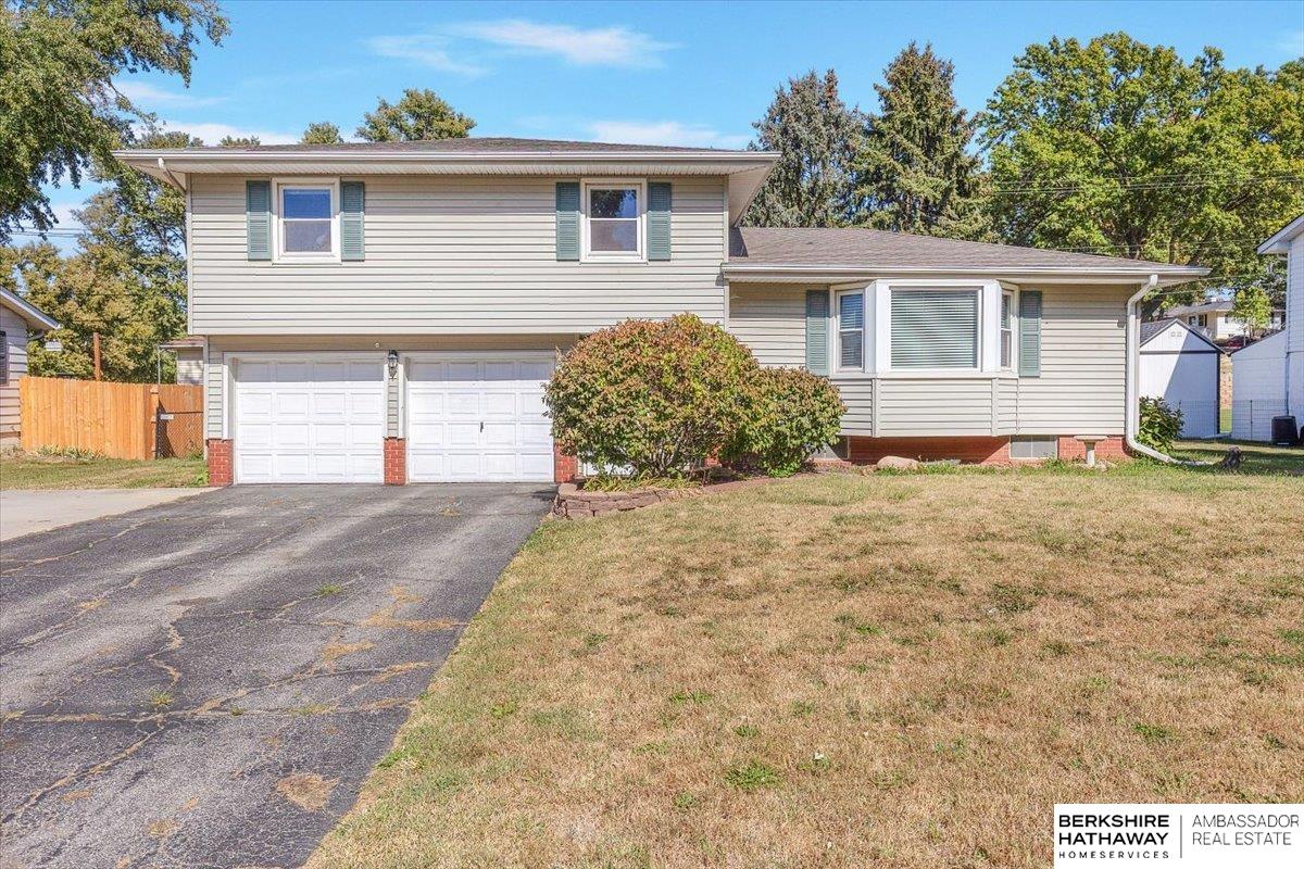 Grover St, Omaha, NE 68124
