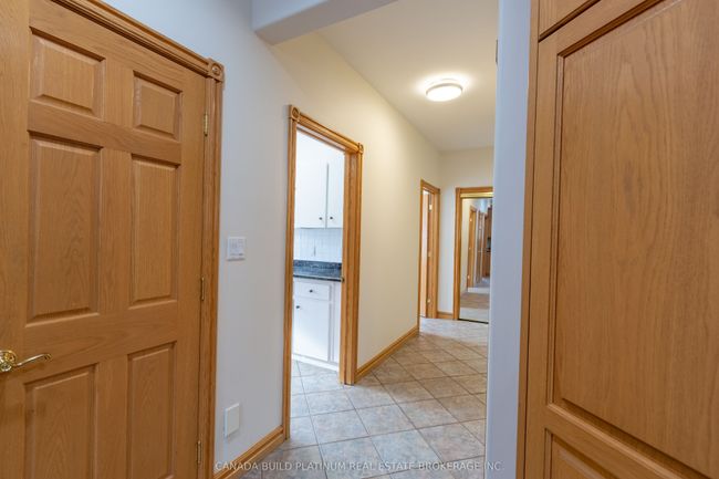 150 Seymour Cres, House other with 7 bedrooms, 4 bathrooms and 4 parking in Windsor ON | Image 15