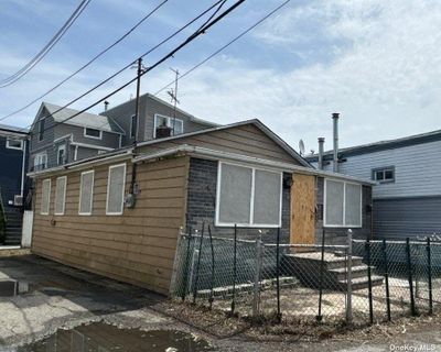 802 Lanark Road, House other with 2 bedrooms, 1 bathrooms and null parking in Broad Channel NY | Image 2