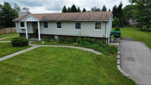 3965 Parsons Rd, Howell, MI, 48855-9617 | Card Image
