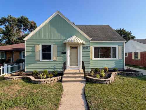 1901 74th Pl, Kenosha, WI, 53143-5323 | Card Image