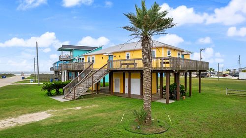 125 Bay Ave, Surfside Beach, TX, 77541-8290 | Card Image