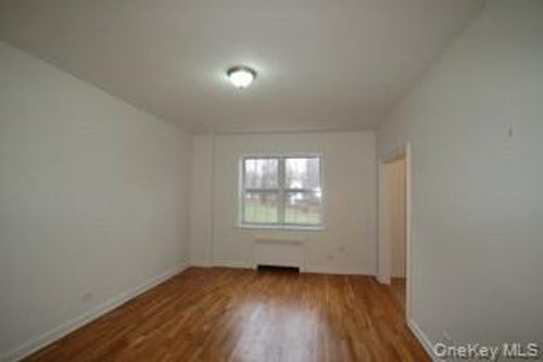 3-633 Old Post Rd, Bedford, NY, 10506-1250 | Card Image