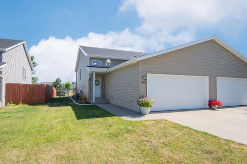 1062 38 1/2 Ave W, West Fargo, ND, 58078-8149 | Card Image