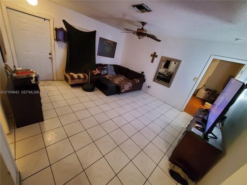 35z-11562 Sw 109th Rd, Miami, FL, 33176-8430 | Card Image