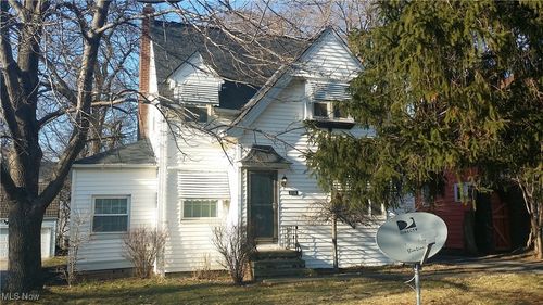 9126 Snow Rd, Parma, OH, 44130-2121 | Card Image