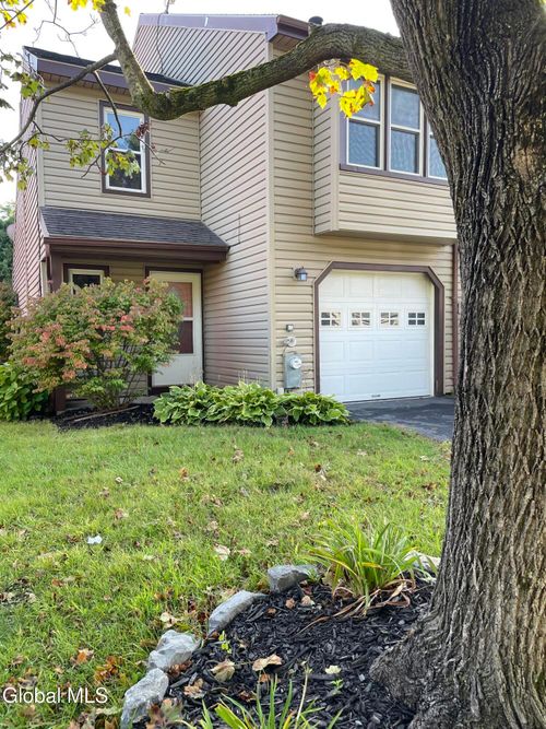 13 Lexington Dr, Clifton Park, NY, 12065-7521 | Card Image