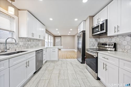 87 Putnam St, Bristol, CT, 06010-4946 | Card Image