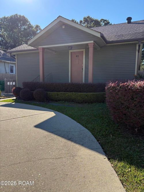 41 Metairie Ct, Metairie, LA, 70001-3072 | Card Image
