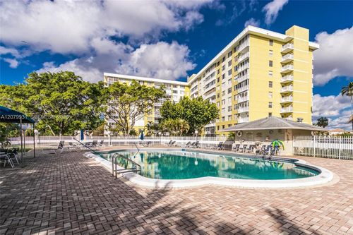 402b-4400 Hillcrest Dr, Hollywood, FL, 33021-7978 | Card Image