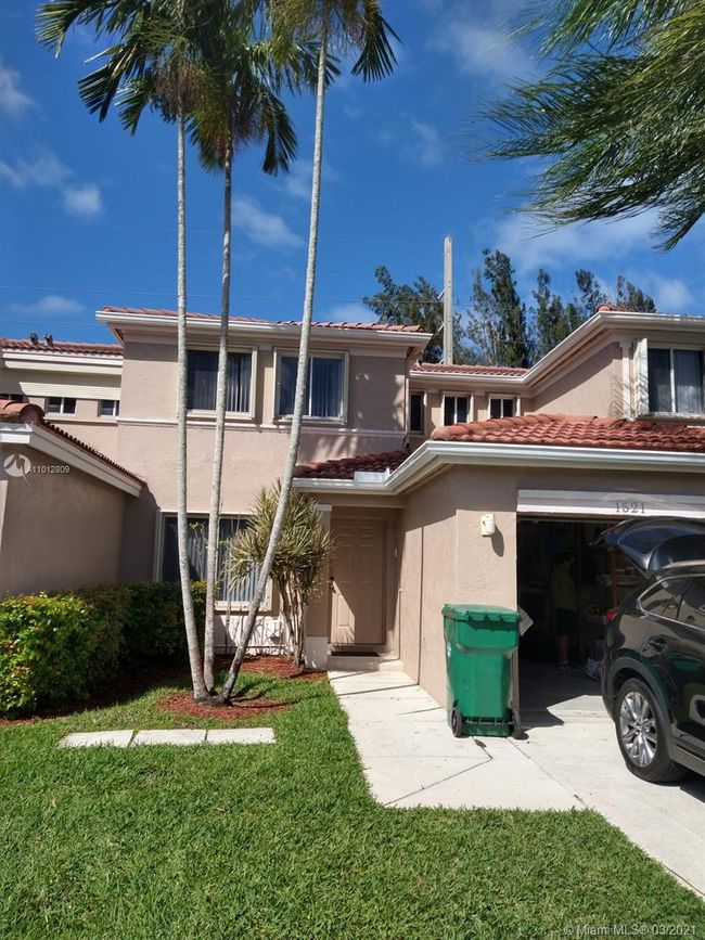 1521 1521 W Harmony Lake Cir, Sold in Davie Zoocasa